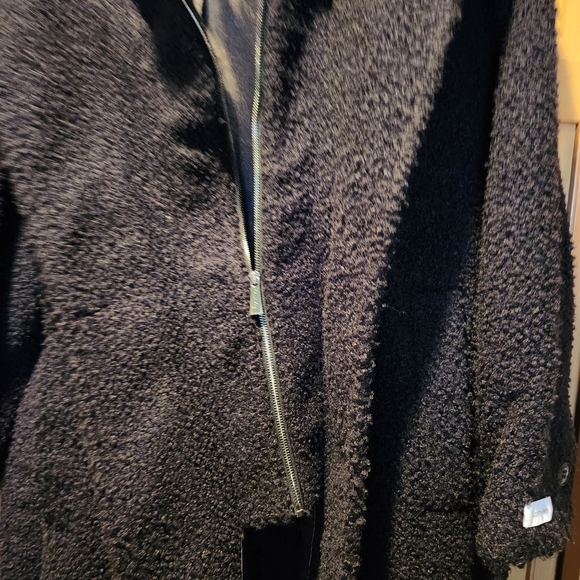 Women's Black Textured Jacket - Picture 6 of 10